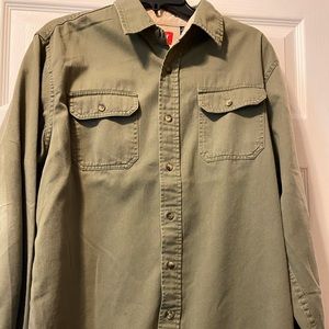 Medium Wrangler Men’s Button Up Shirt